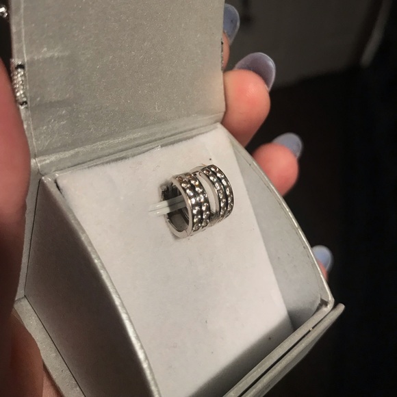 White gold double row of diamond hoop earrings - Picture 3 of 5